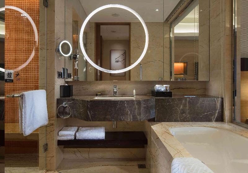 اتاق استاندارد با چشم‌انداز دریا, Hilton Yantai Golden Coast