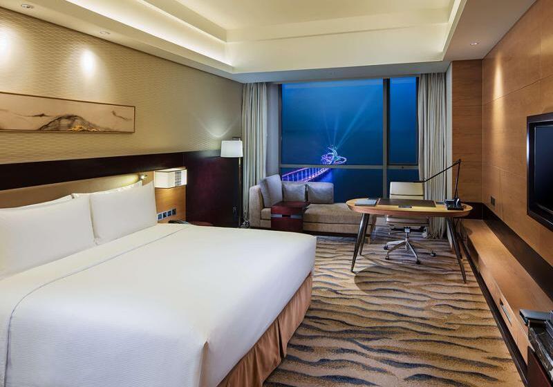 اتاق استاندارد با چشم‌انداز دریا, Hilton Yantai Golden Coast