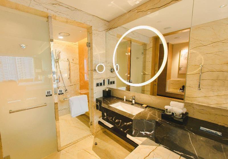 اتاق لوکس با چشم‌انداز دریا, Hilton Yantai Golden Coast
