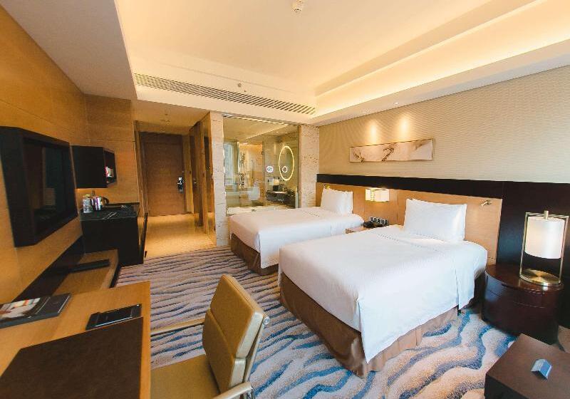 اتاق استاندارد با چشم‌انداز دریا, Hilton Yantai Golden Coast
