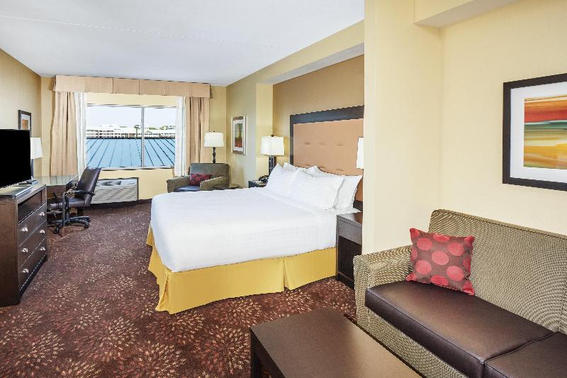 سوییت, Holiday Inn Express & Suites Sandusky, An Ihg