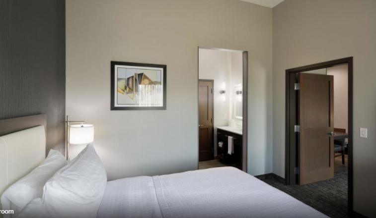سوئیت با تخت بزرگ, Homewood Suites By Hilton Topeka