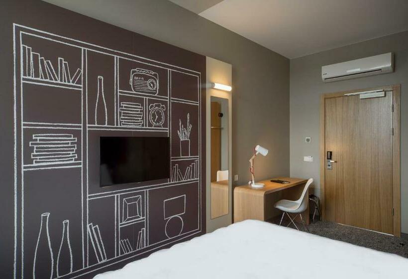 Habitación Estándar Cama Matrimonio, Ibis Riga Centre