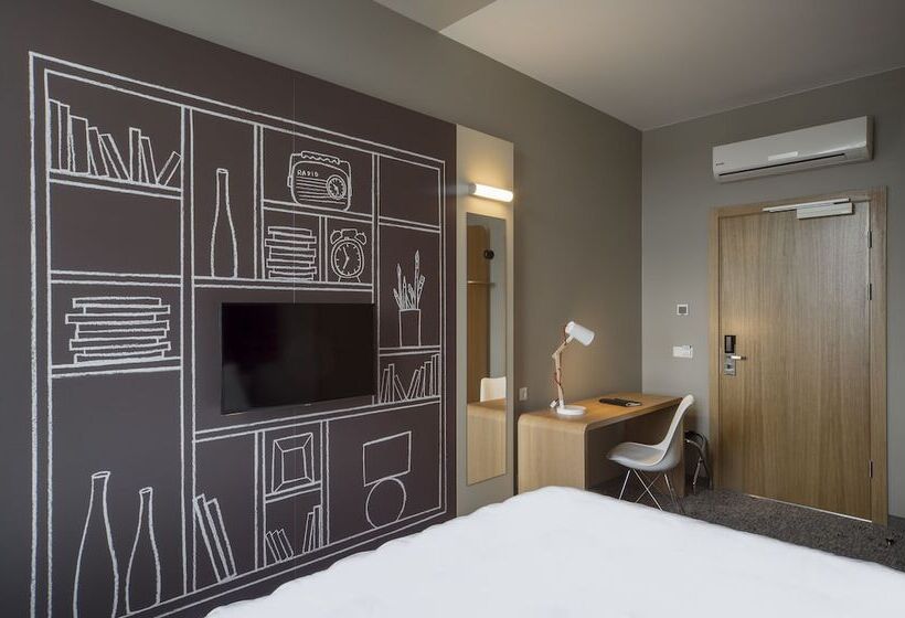 Habitación Estándar Cama Matrimonio, Ibis Riga Centre