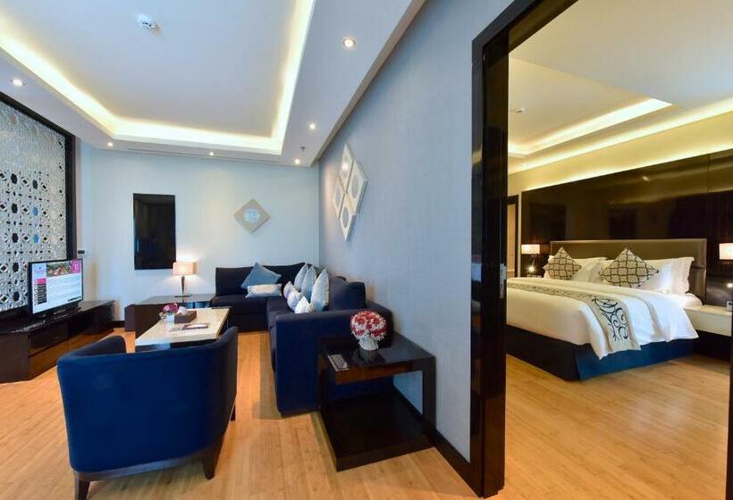 سوییت با چشم‌انداز استخر, Ramada By Wyndham Manama City Centre