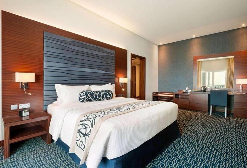 اتاق استاندارد با تخت بزرگ برای معلولان, Ramada By Wyndham Manama City Centre