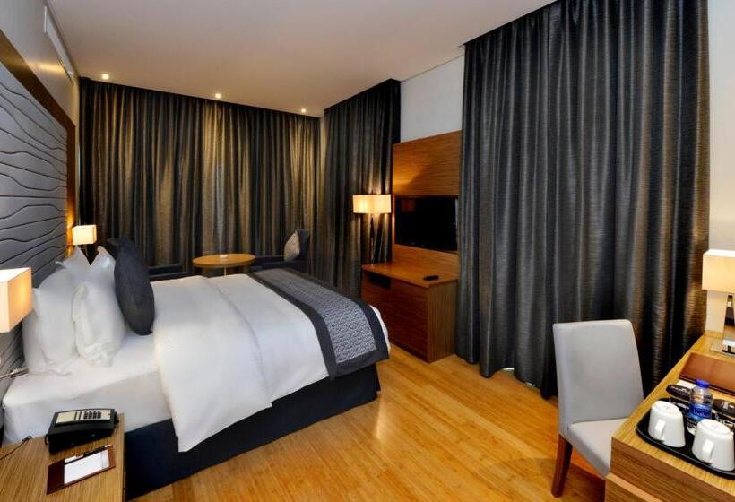 اتاق استاندارد با تخت بزرگ برای معلولان, Ramada By Wyndham Manama City Centre