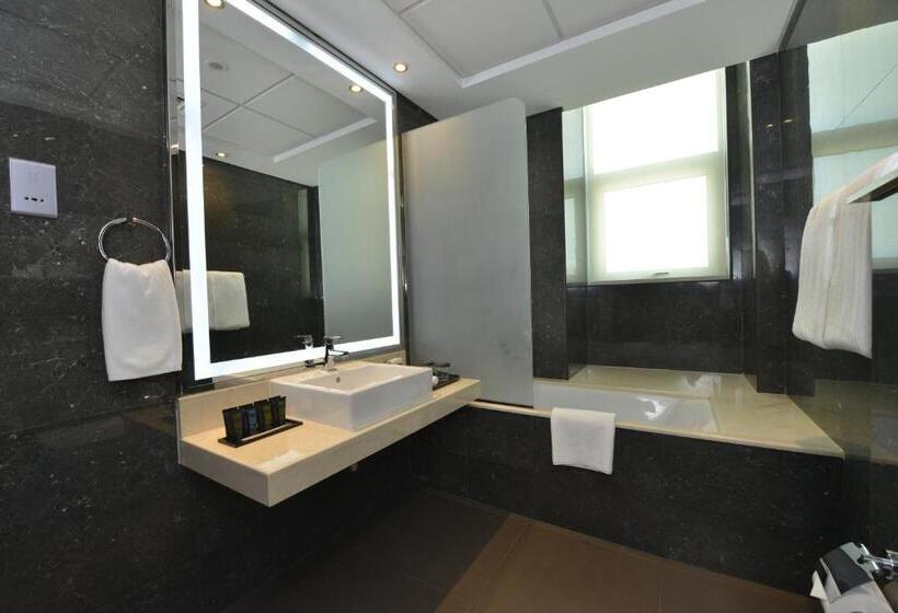 سوییت جونیور, Ramada By Wyndham Manama City Centre