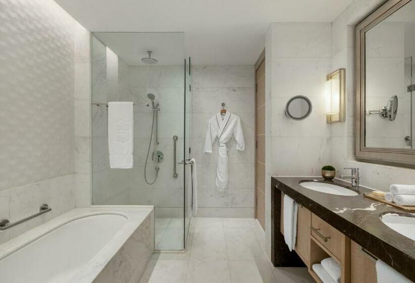 سوئیت پریمیوم, Shangrila The Fort, Manila