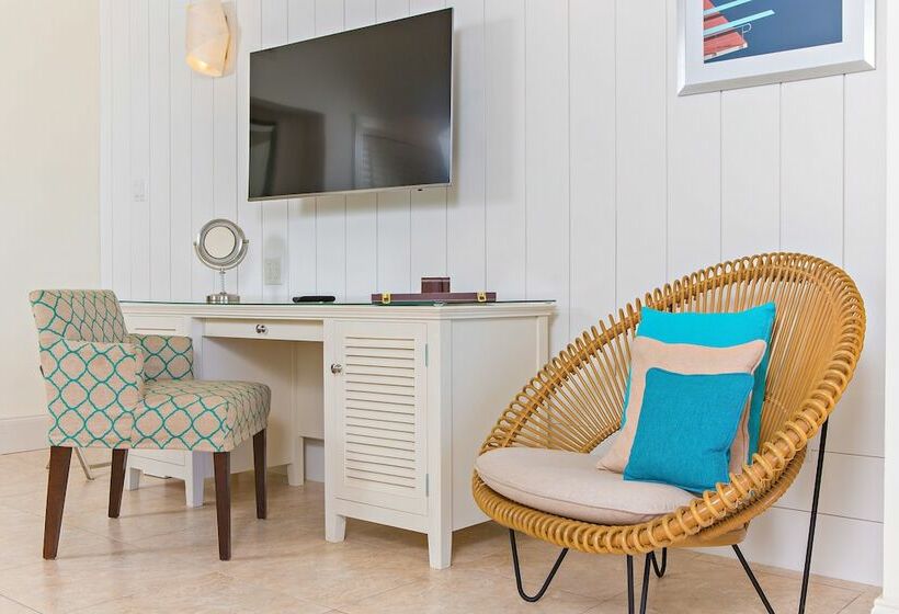 سوییت, The Cove Suites At Blue Waters Resort And Spa