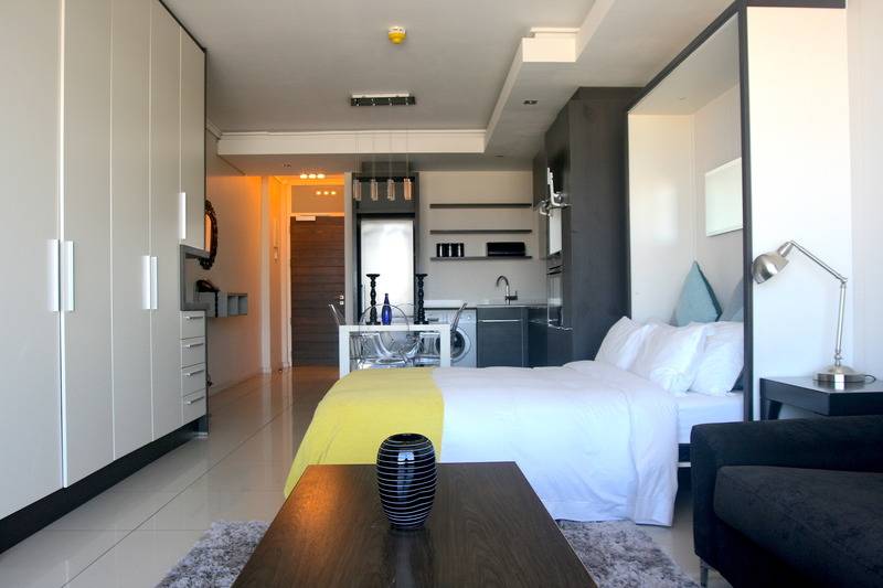 デラックススタジオ, The Residences At Crystal Towers