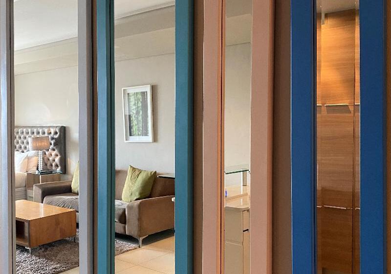 デラックススタジオ, The Residences At Crystal Towers