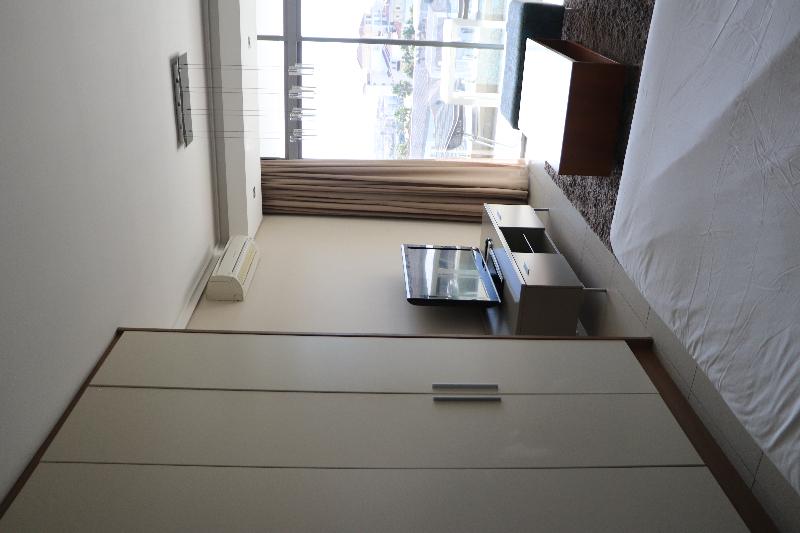 デラックススタジオ, The Residences At Crystal Towers