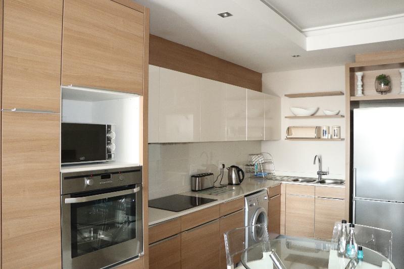 デラックススタジオ, The Residences At Crystal Towers
