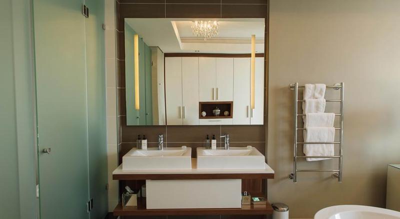 ２ベッドルームデラックスアパートメント, The Residences At Crystal Towers