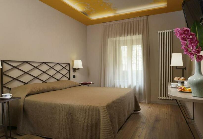 Quarto superior, Titano Suites