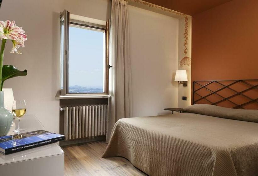 Quarto superior, Titano Suites