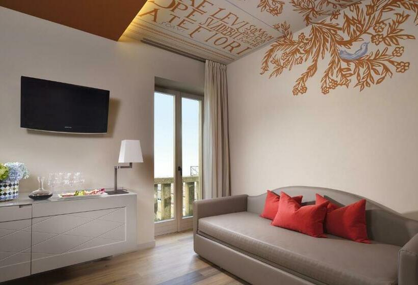 Suite com Varanda, Titano Suites