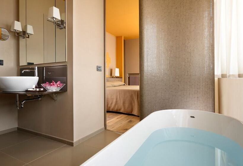 Junior Suite, Titano Suites