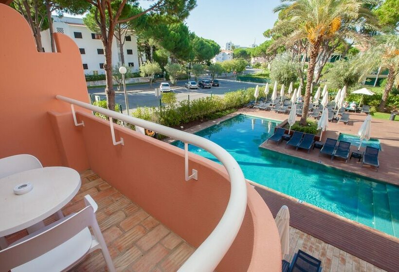 اتاق خانوادگی با چشم‌انداز استخر, Vilamoura Garden