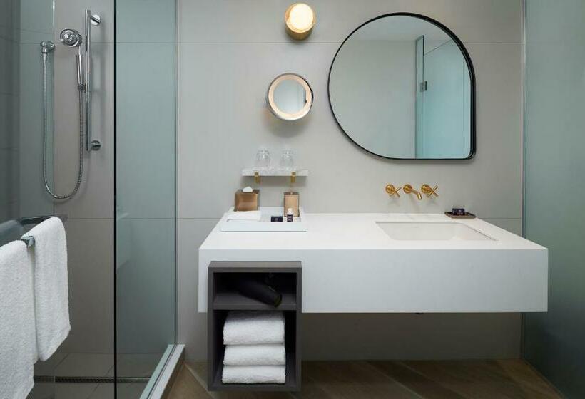اتاق استاندارد با تخت بزرگ, Andaz Ottawa Byward Market, By Hyatt