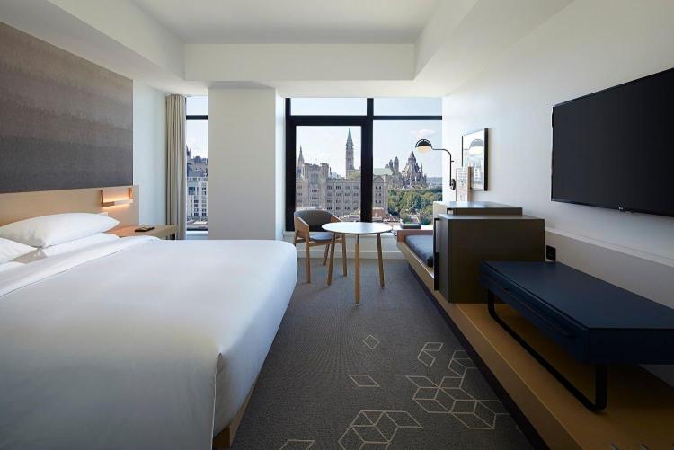 اتاق استاندارد با تخت بزرگ برای معلولان, Andaz Ottawa Byward Market, By Hyatt