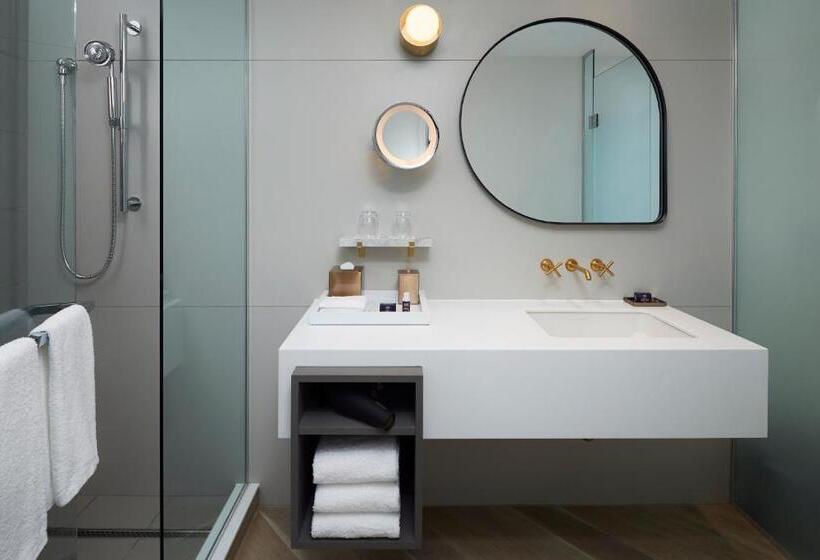 اتاق لوکس با تخت بزرگ, Andaz Ottawa Byward Market, By Hyatt