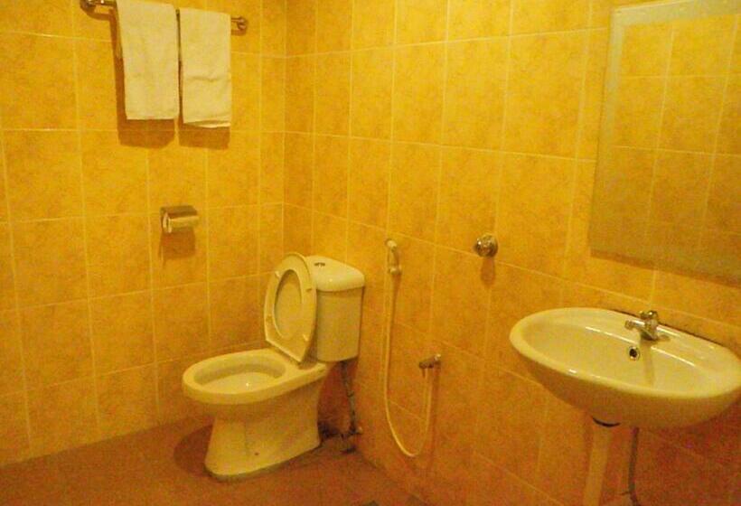 اتاق استاندارد سه نفره, Seri Nilai