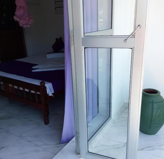 اتاق استاندارد, Evening Star Guest Inn