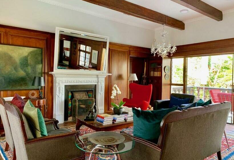 اتاق لوکس با تخت بزرگ, Le Must Residence