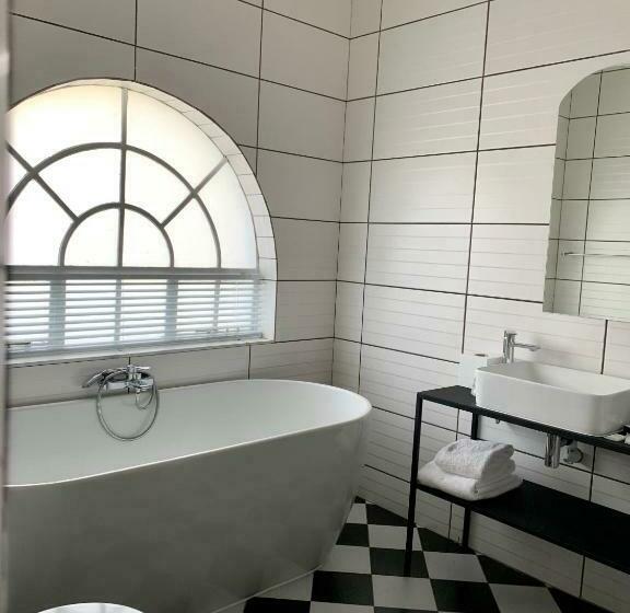 اتاق لوکس با تخت بزرگ, Le Must Residence