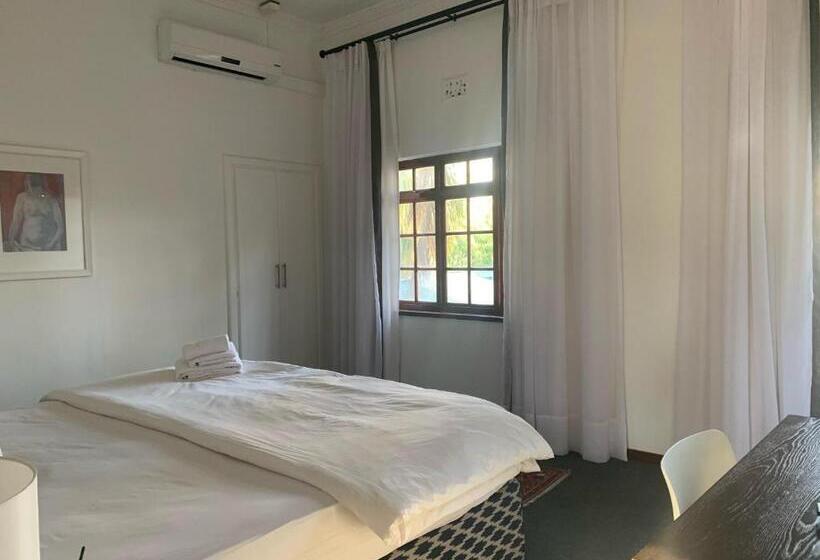 اتاق سوپریور با تخت بزرگ, Le Must Residence