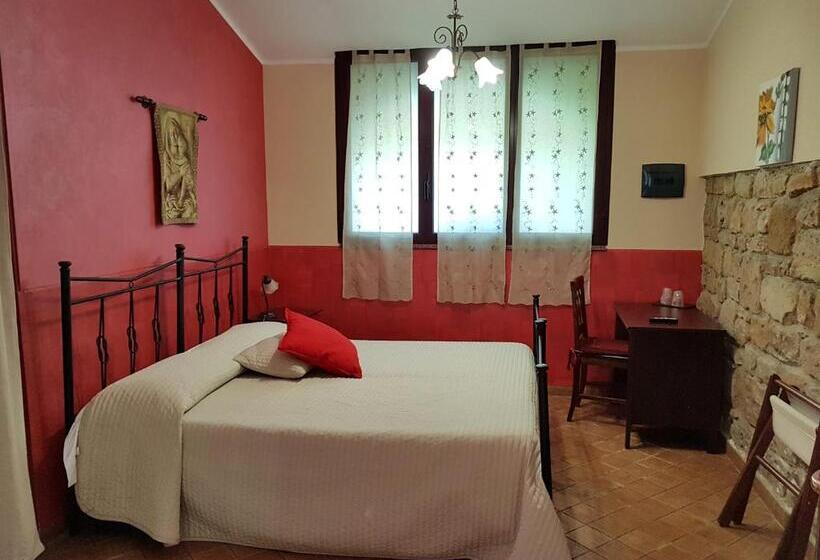 اتاق استاندارد با چشم‌انداز استخر, Agriturismo Il Drago