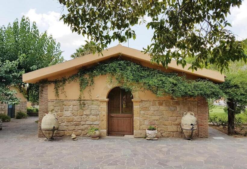 اتاق استاندارد با چشم‌انداز استخر, Agriturismo Il Drago