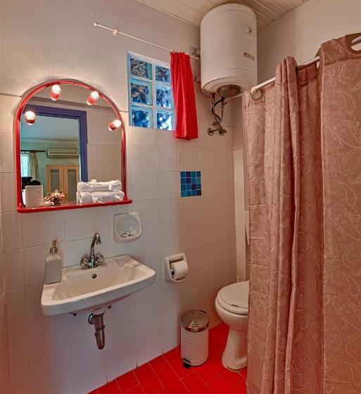 استودیوی استاندارد, Anemos Studios & Apartments