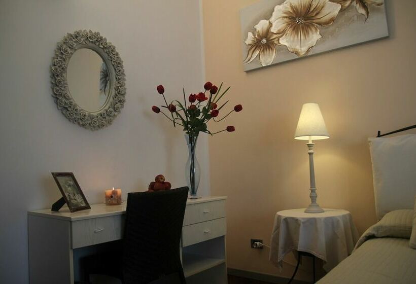 اتاق استاندارد سه تخته با سرویس بهداشتی مشترک, Casamore Rooms