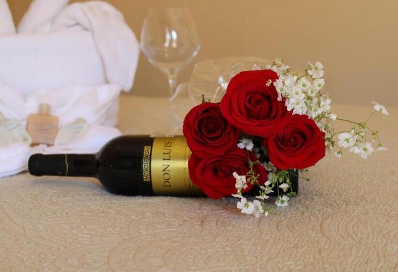 اتاق لوکس با تخت بزرگ, Boutique La Orquidea