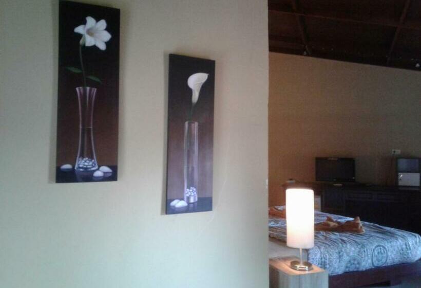 اتاق استاندارد چهار تخته, Relax Eco Life Center   Khao Lak