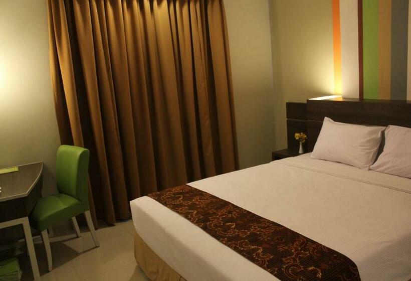 اتاق لوکس, Pose In Hotel Solo