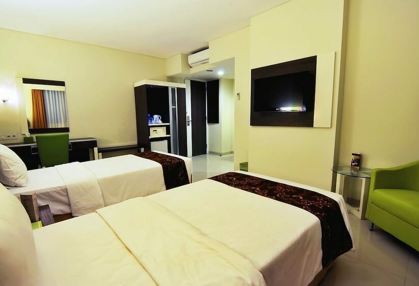 اتاق لوکس, Pose In Hotel Solo