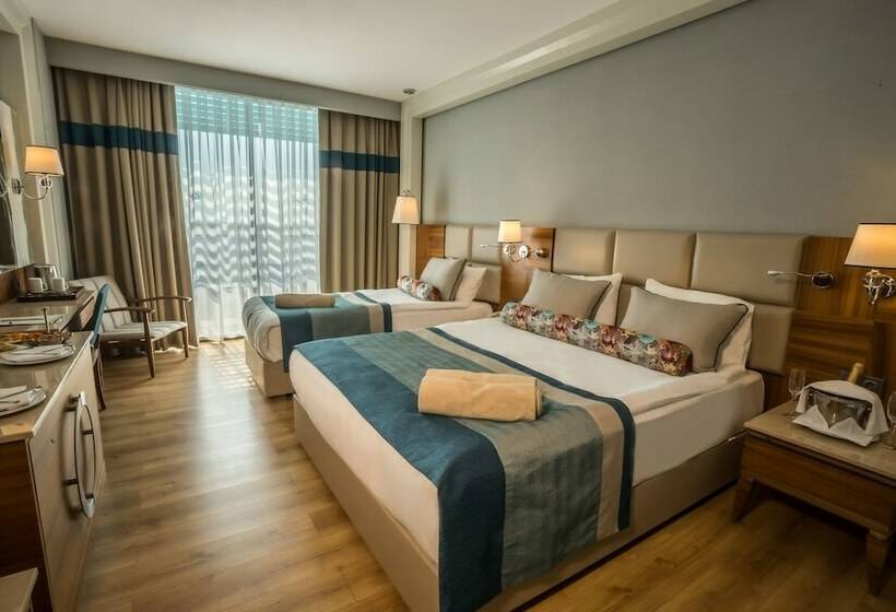 اتاق اساندارد با چشم‌انداز جانبی به دریا, Sensitive Premium Resort & Spa