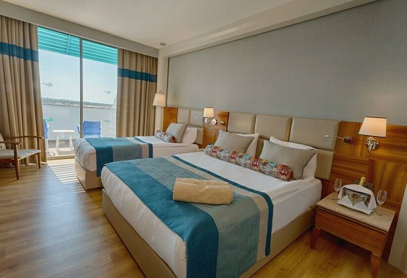 اتاق اساندارد با چشم‌انداز جانبی به دریا, Sensitive Premium Resort & Spa