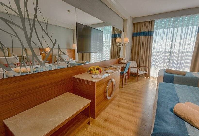 اتاق استاندارد سه نفره با چشم‌انداز کنار دریا, Sensitive Premium Resort & Spa