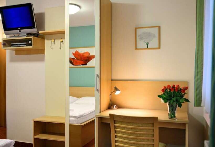 اتاق استاندارد سه نفره, Penzion Krumlov   B&b   Massage Studio