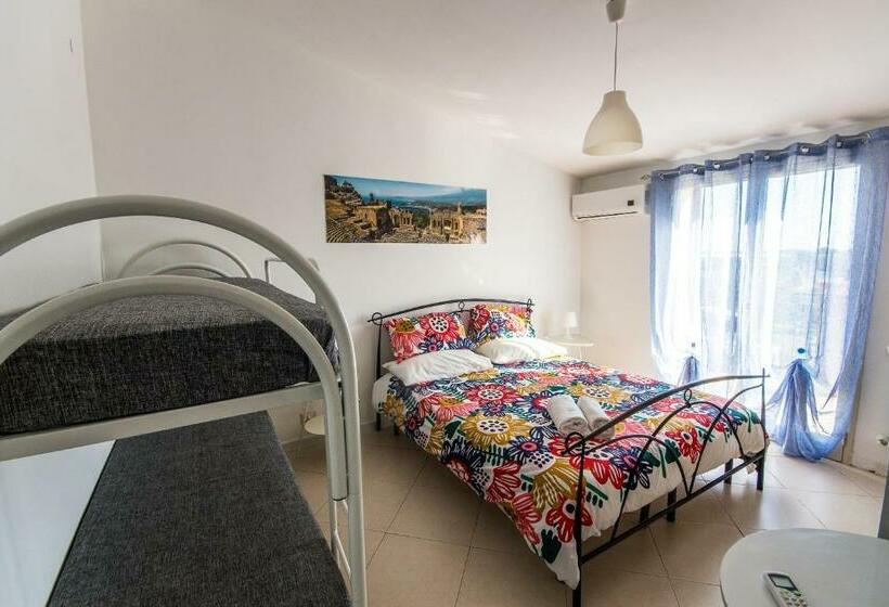 اتاق استاندارد چهار تخته, New Naxos Village