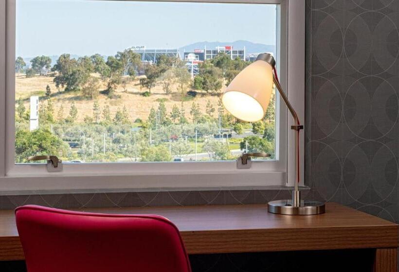 キングサイズベッドのスタンダードルーム, Aloft Santa Clara   San Jose North