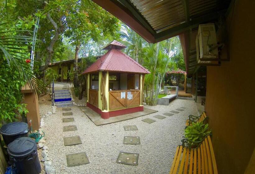 اتاق ساده سه‌ نفره, Indra Inn
