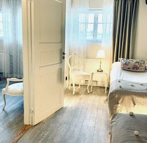 Chambre Familiale, L Hamngatan 27