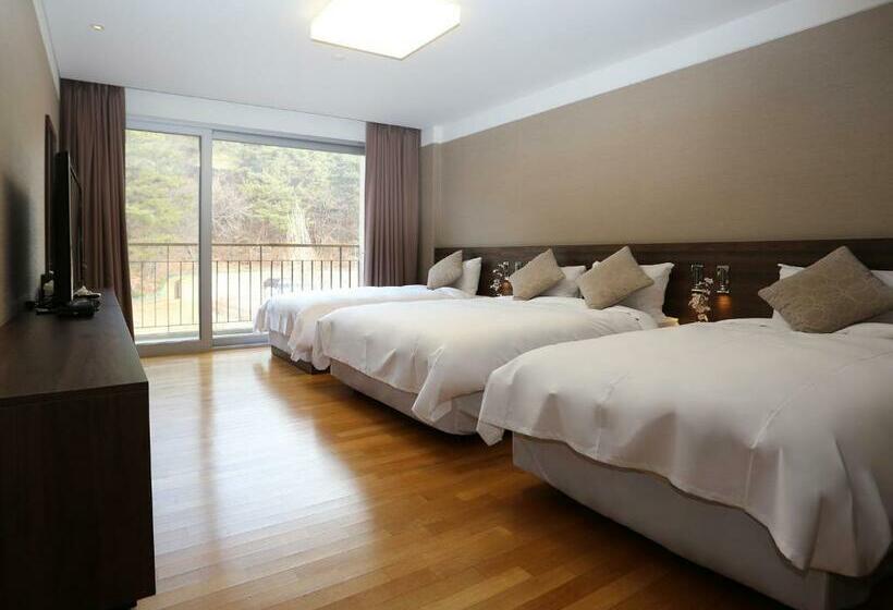 اتاق لوکس سه تخته, The Suites Hotel Namwon