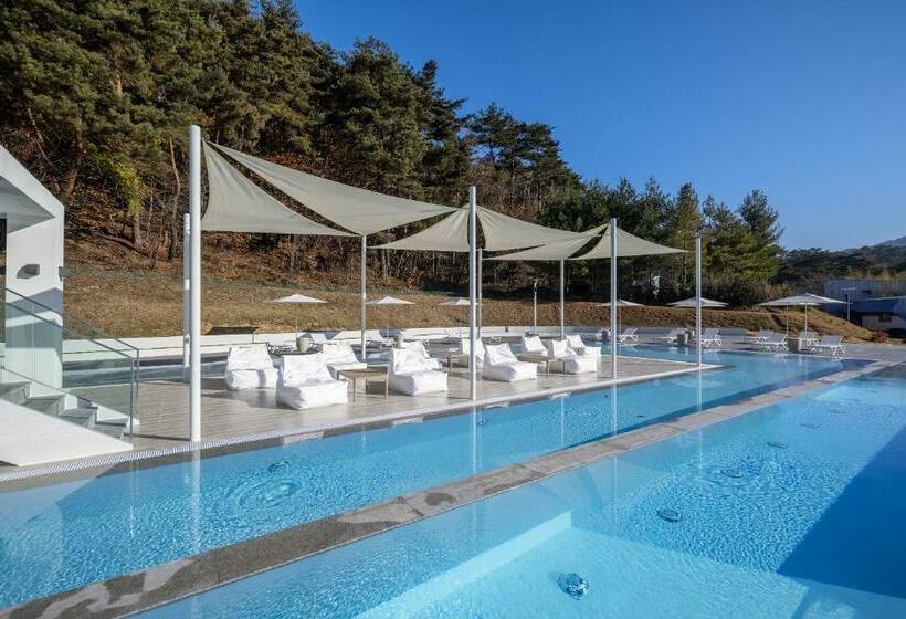 اتاق لوکس سه تخته, The Suites Hotel Namwon